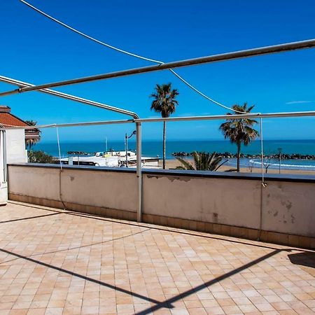 Appartamento Di Antonio Fronte Mare Montesilvano Marina エクステリア 写真