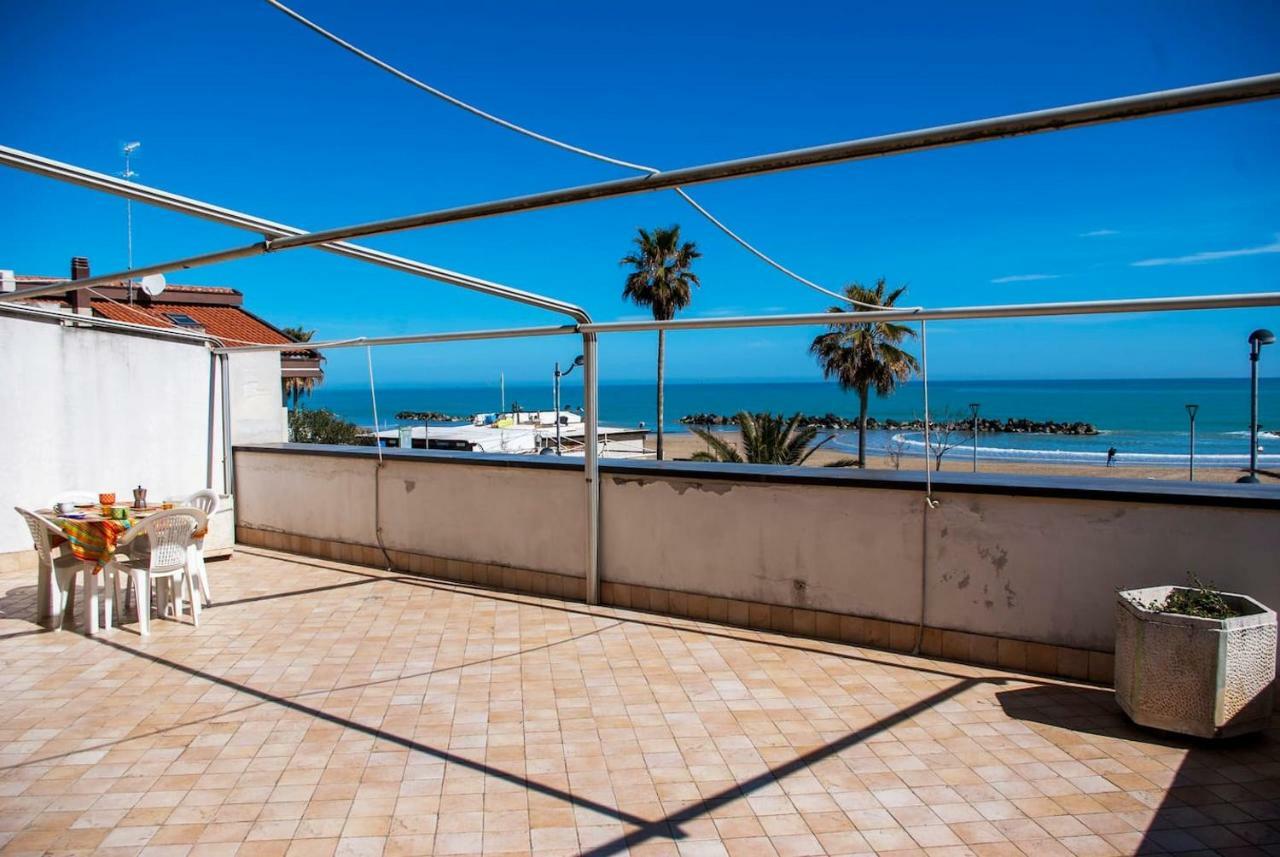 Appartamento Di Antonio Fronte Mare Montesilvano Marina エクステリア 写真