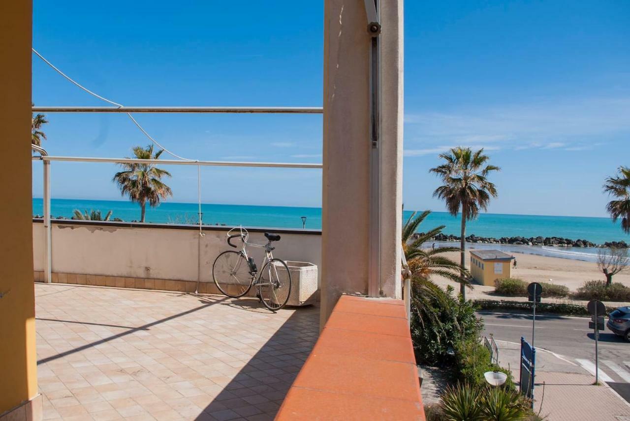 Appartamento Di Antonio Fronte Mare Montesilvano Marina エクステリア 写真
